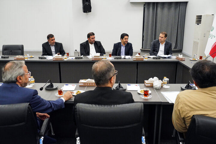 دیدار وزیر ورزش و جوانان با رئیس ستاد اجرایی فرمان امام