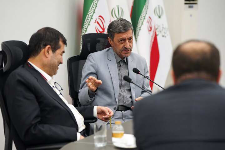 دیدار وزیر ورزش و جوانان با رئیس ستاد اجرایی فرمان امام