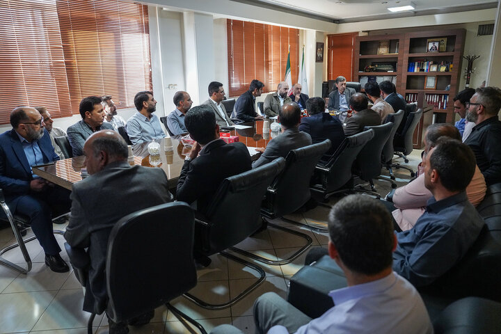 جلسه سید پرویز فتاح رئیس ستاد اجرایی فرمان امام با مدیران ستاد اجرایی فرمان امام در استان اصفهان