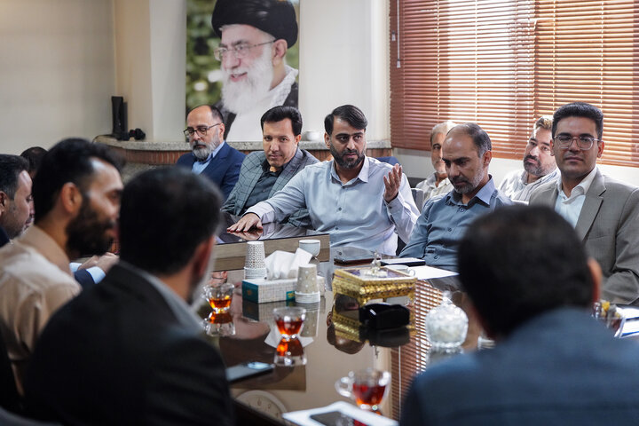 جلسه سید پرویز فتاح رئیس ستاد اجرایی فرمان امام با مدیران ستاد اجرایی فرمان امام در استان اصفهان