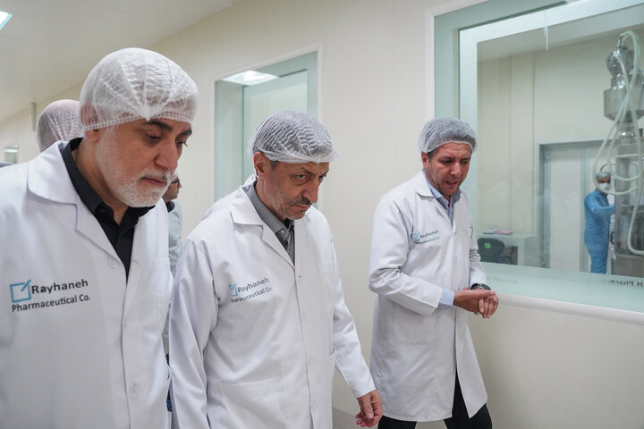 بازدید رئیس ستاد اجرایی فرمان امام از کارخانه داروسازی ریحانه اصفهان