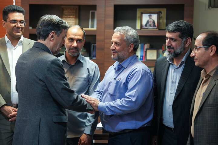 جلسه سید پرویز فتاح رئیس ستاد اجرایی فرمان امام با مدیران ستاد اجرایی فرمان امام در استان اصفهان