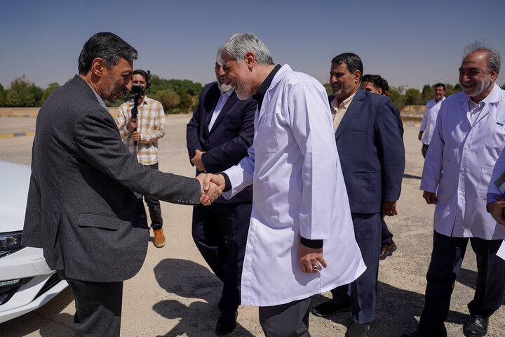 بازدید رئیس ستاد اجرایی فرمان امام از کارخانه داروسازی ریحانه اصفهان