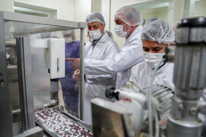 بازدید رئیس ستاد اجرایی فرمان امام از کارخانه داروسازی ریحانه اصفهان