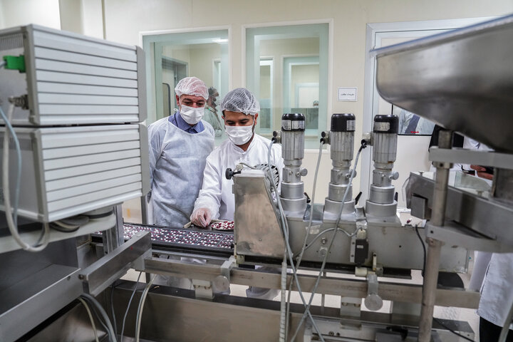 بازدید رئیس ستاد اجرایی فرمان امام از کارخانه داروسازی ریحانه اصفهان