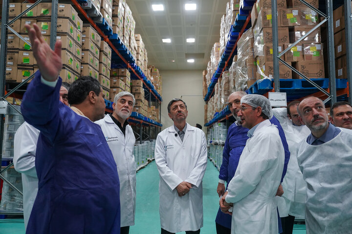 بازدید رئیس ستاد اجرایی فرمان امام از کارخانه داروسازی ریحانه اصفهان