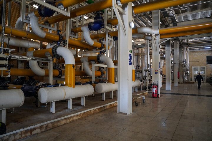 بازدید رئیس ستاد اجرایی فرمان امام از کارخانه داروسازی ریحانه اصفهان