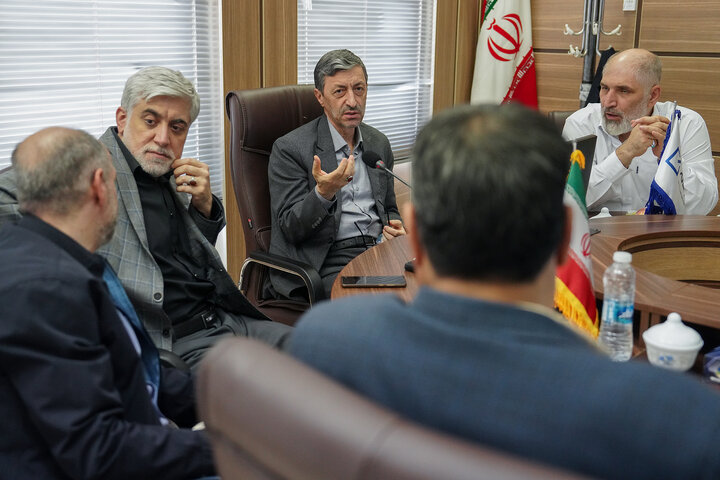 بازدید رئیس ستاد اجرایی فرمان امام از کارخانه داروسازی ریحانه اصفهان