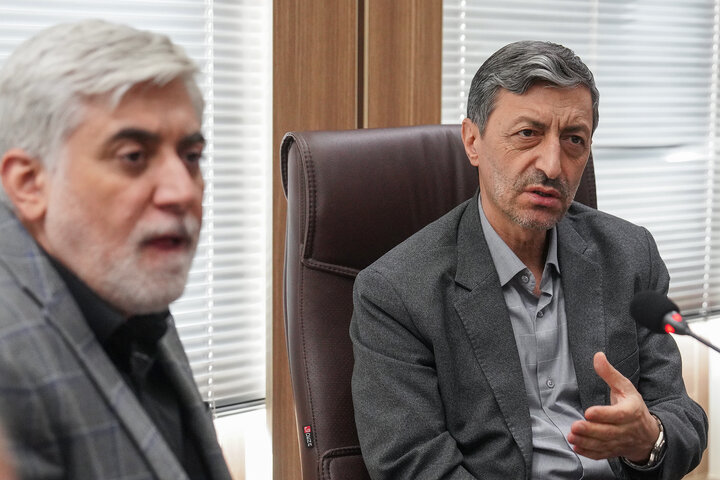 بازدید رئیس ستاد اجرایی فرمان امام از کارخانه داروسازی ریحانه اصفهان