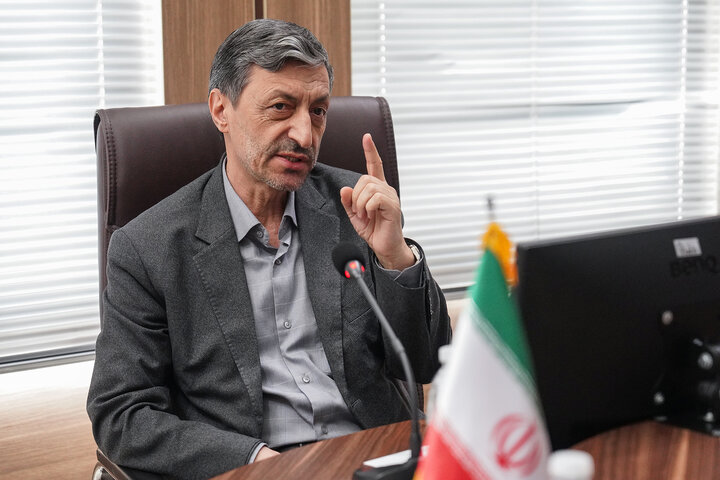 بازدید رئیس ستاد اجرایی فرمان امام از کارخانه داروسازی ریحانه اصفهان