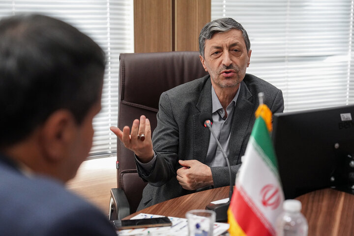 بازدید رئیس ستاد اجرایی فرمان امام از کارخانه داروسازی ریحانه اصفهان