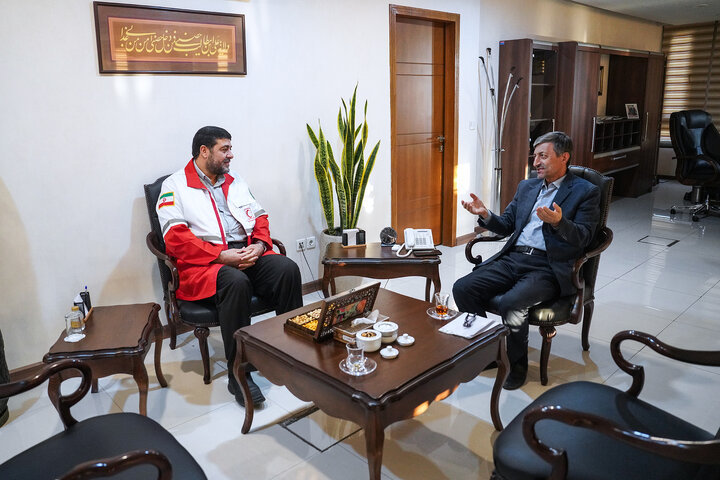 دیدار رئیس جمعیت هلال احمر با رئیس ستاد اجرایی فرمان امام