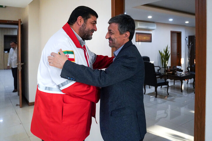 دیدار رئیس جمعیت هلال احمر با رئیس ستاد اجرایی فرمان امام