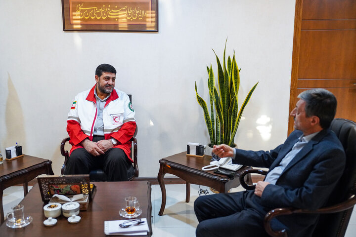 دیدار رئیس جمعیت هلال احمر با رئیس ستاد اجرایی فرمان امام