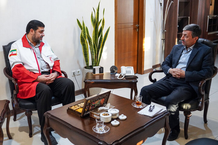 دیدار رئیس جمعیت هلال احمر با رئیس ستاد اجرایی فرمان امام