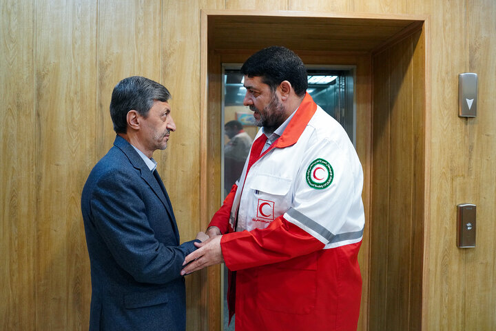 دیدار رئیس جمعیت هلال احمر با رئیس ستاد اجرایی فرمان امام