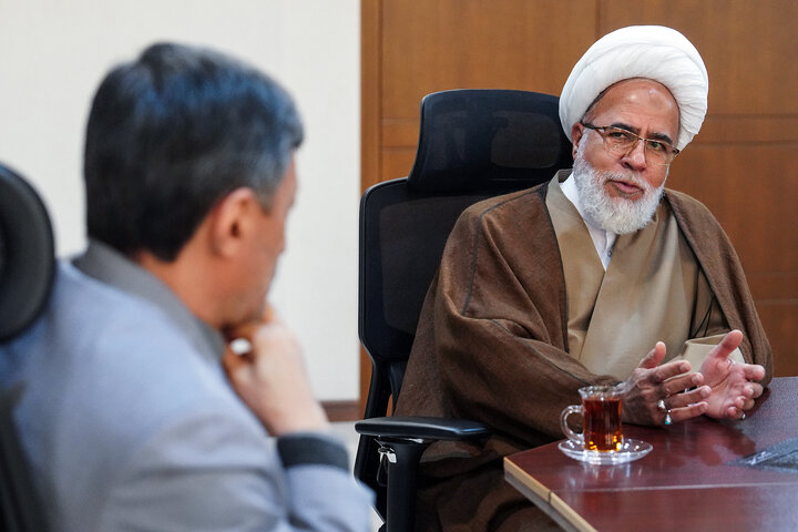 دیدار حجت الاسلام حبیب‌الله غفوری امام جمعه و نماینده ولی فقیه در استان کرمانشاه با سید پرویز فتاح رئیس ستاد اجرایی فرمان امام