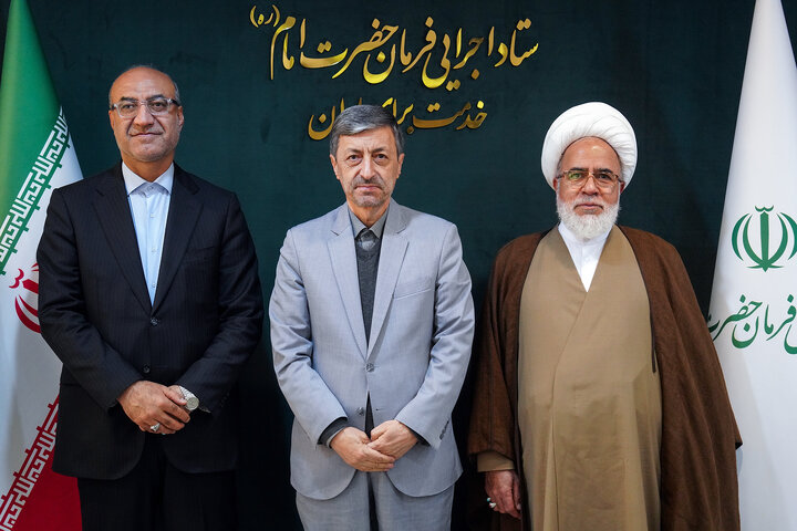 دیدار منوچهر حبیبی استاندار و حجت الاسلام حبیب‌الله غفوری امام جمعه و نماینده ولی فقیه در استان کرمانشاه با سید پرویز فتاح رئیس ستاد اجرایی فرمان امام