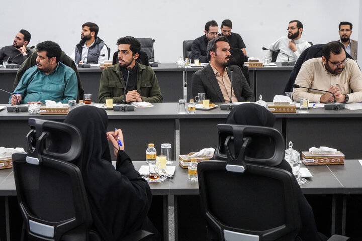 دیدار جمعی از نخبگان علمی و دانشگاهی با رئیس ستاد اجرایی فرمان امام