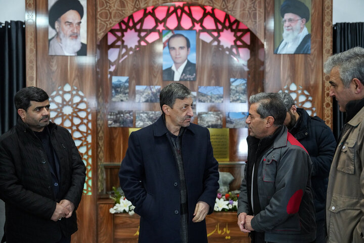 دیدار سید پرویز فتاح رئیس ستاد اجرایی فرمان امام با خانواده شهید عباس حلمی 