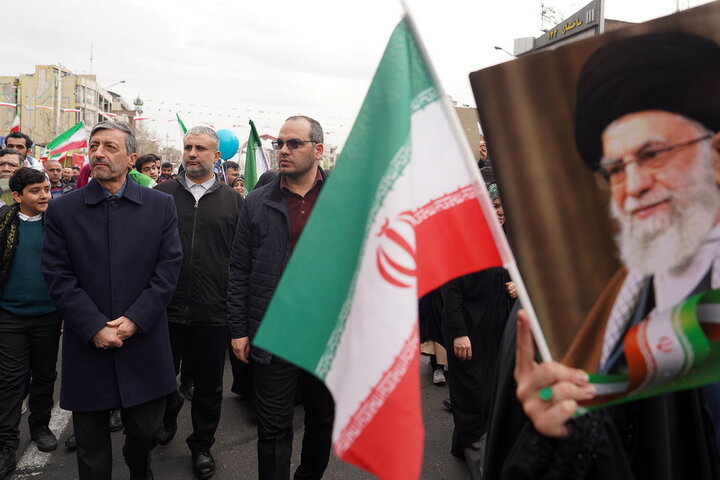 حضور سید پرویز فتاح رئیس ستاد اجرایی فرمان امام در راهپیمایی چهل‌وهفتمین سالگرد پیروزی انقلاب اسلامی