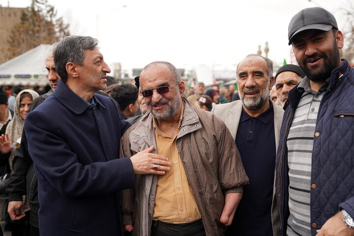 حضور سید پرویز فتاح رئیس ستاد اجرایی فرمان امام در راهپیمایی چهل‌وهفتمین سالگرد پیروزی انقلاب اسلامی