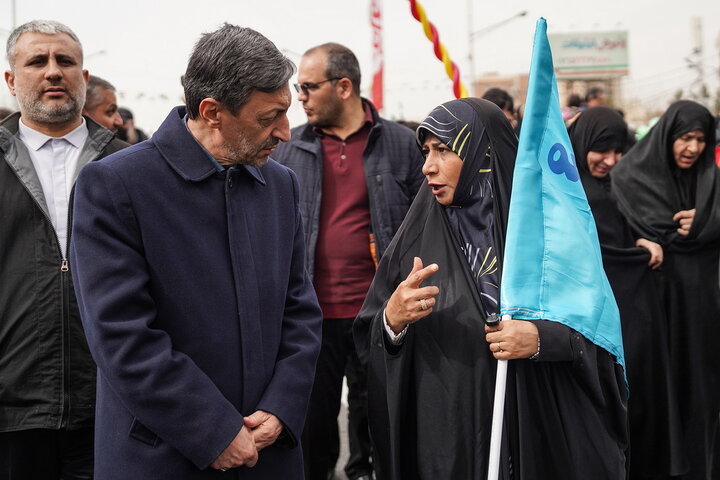حضور سید پرویز فتاح رئیس ستاد اجرایی فرمان امام در راهپیمایی چهل‌وهفتمین سالگرد پیروزی انقلاب اسلامی