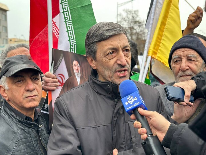 با بصیرت و استقامت مردم در آستانه پیروزی بزرگی هستیم/ بمباران تهران همزمان با راهپیمایی روز قدس نشان داد خط مقدم جبهه، اینجا میان مردم است
