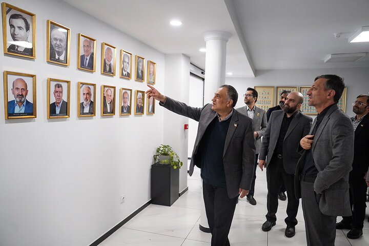 بازدید فتاح از آثار حمله دشمن به دانشگاه صنعتی شریف