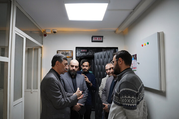 بازدید فتاح از آثار حمله دشمن به دانشگاه صنعتی شریف
