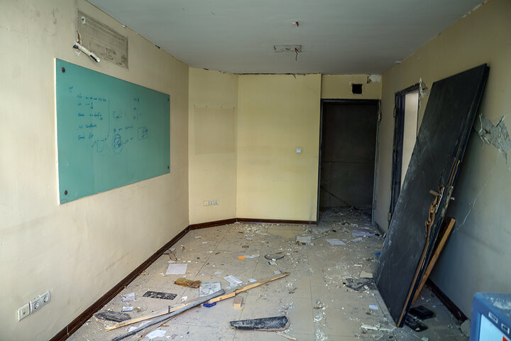 بازدید فتاح از آثار حمله دشمن به دانشگاه صنعتی شریف