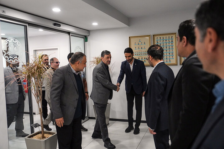 بازدید فتاح از آثار حمله دشمن به دانشگاه صنعتی شریف