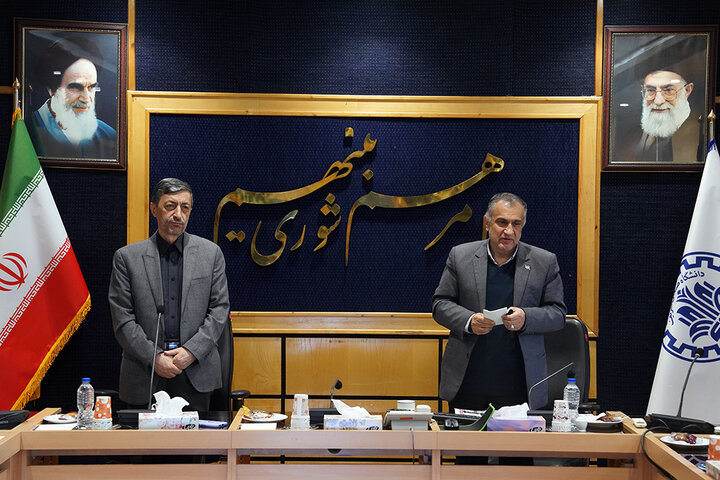 بازدید فتاح از آثار حمله دشمن به دانشگاه صنعتی شریف