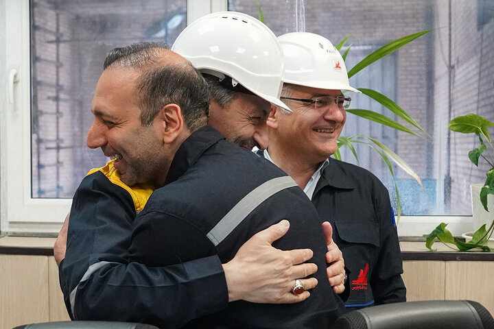 بازدید فتاح از پالایشگاه نفت پارس همزمان با روز کارگر