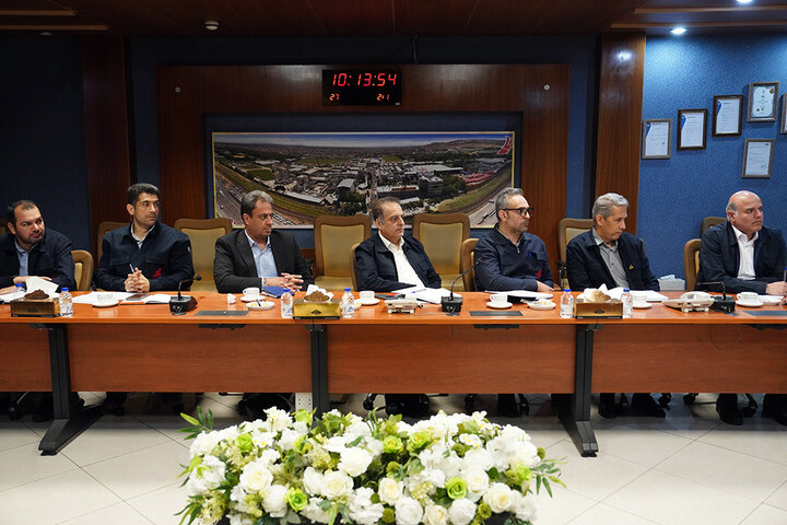 بازدید فتاح از پالایشگاه نفت پارس همزمان با روز کارگر