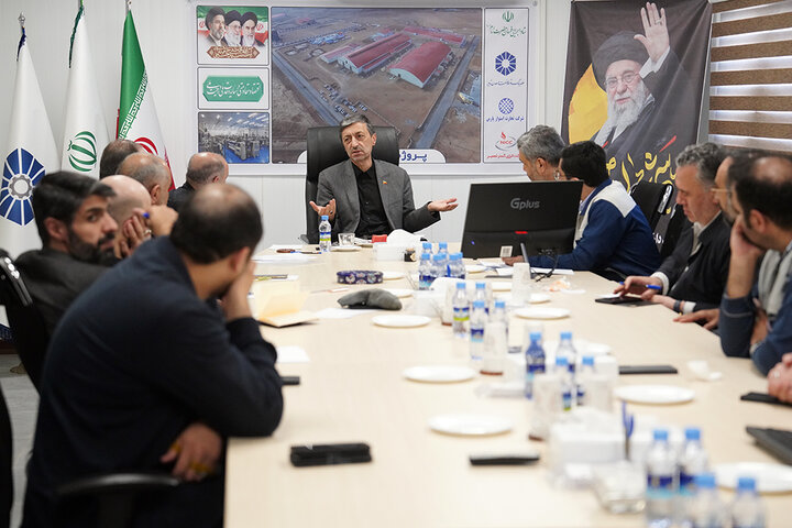 بازدید رئیس ستاد اجرایی فرمان امام از روند احداث کارخانه چادر مشکی قم