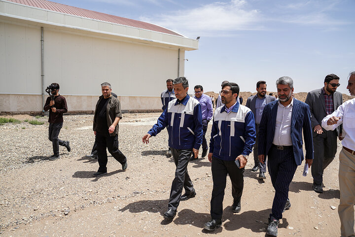 بازدید رئیس ستاد اجرایی فرمان امام از روند احداث کارخانه چادر مشکی قم