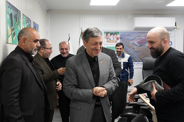 بازدید رئیس ستاد اجرایی فرمان امام از روند احداث کارخانه چادر مشکی قم