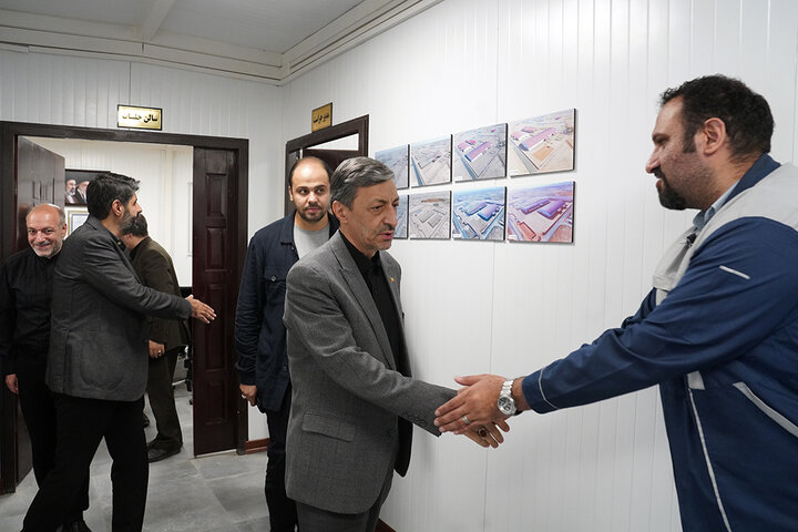 بازدید رئیس ستاد اجرایی فرمان امام از روند احداث کارخانه چادر مشکی قم