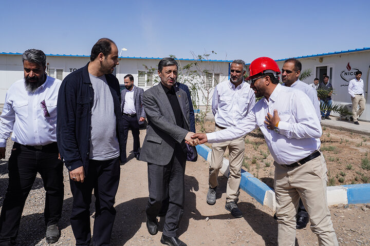 بازدید رئیس ستاد اجرایی فرمان امام از روند احداث کارخانه چادر مشکی قم