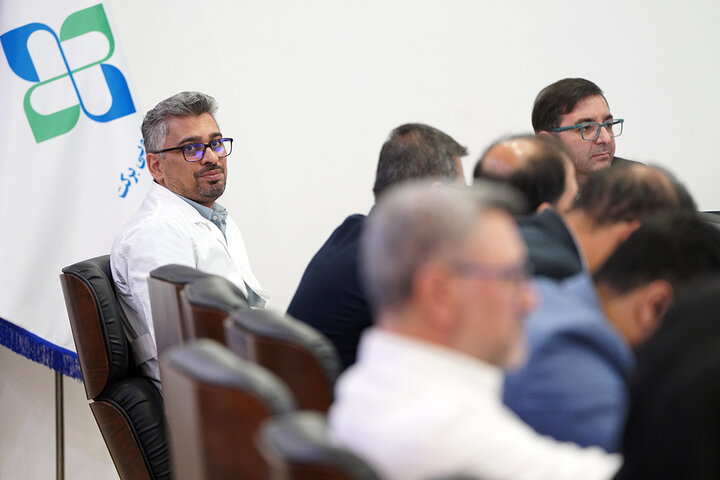 بازدید رئیس ستاد اجرایی فرمان امام از شرکت البرز دارو