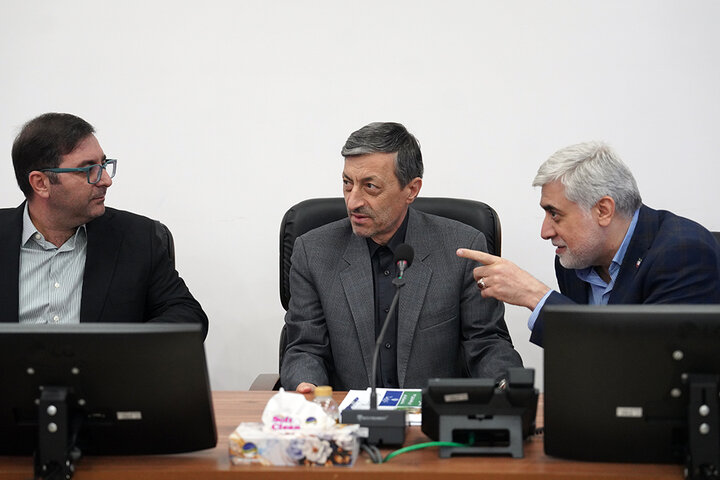 بازدید رئیس ستاد اجرایی فرمان امام از شرکت البرز دارو