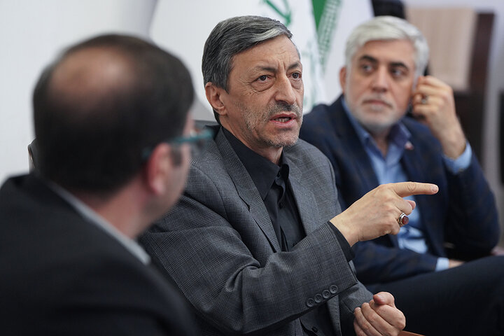 بازدید رئیس ستاد اجرایی فرمان امام از شرکت البرز دارو