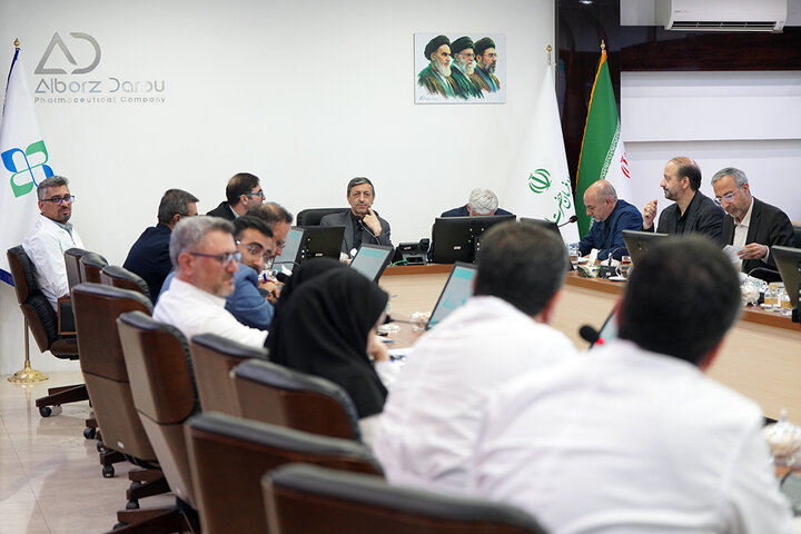 بازدید رئیس ستاد اجرایی فرمان امام از شرکت البرز دارو