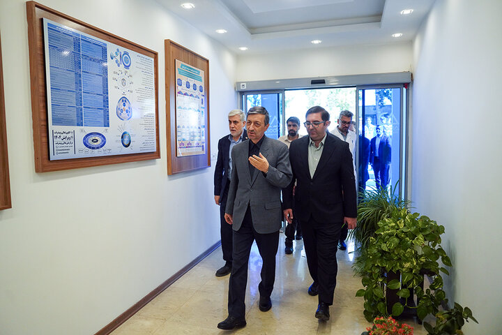 بازدید رئیس ستاد اجرایی فرمان امام از شرکت البرز دارو