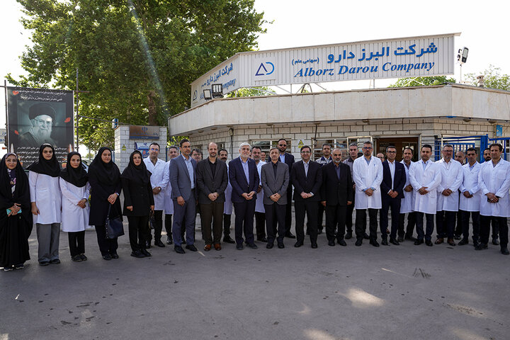 بازدید رئیس ستاد اجرایی فرمان امام از شرکت البرز دارو