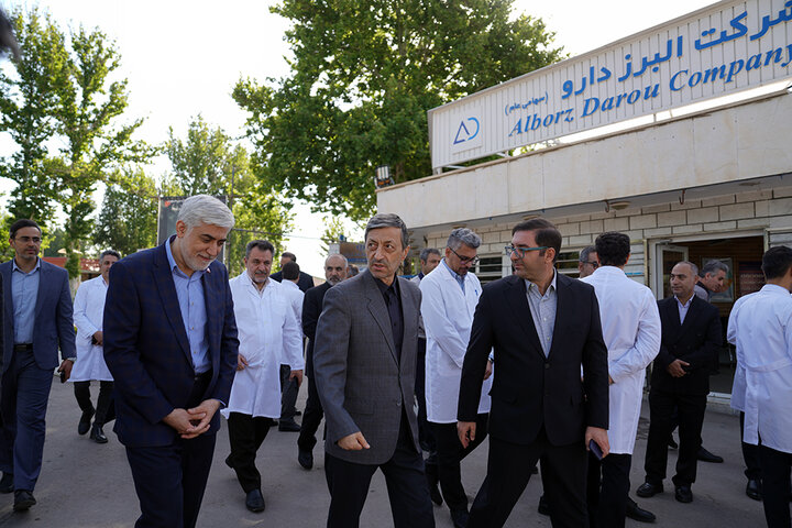 بازدید رئیس ستاد اجرایی فرمان امام از شرکت البرز دارو