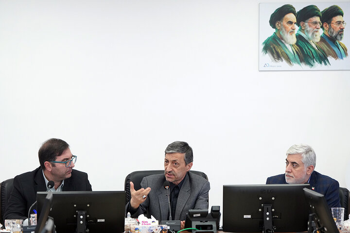 بازدید رئیس ستاد اجرایی فرمان امام از شرکت البرز دارو