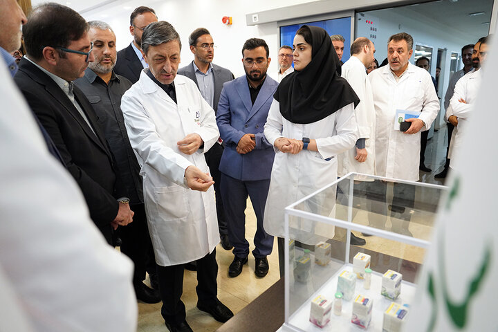 بازدید رئیس ستاد اجرایی فرمان امام از شرکت البرز دارو