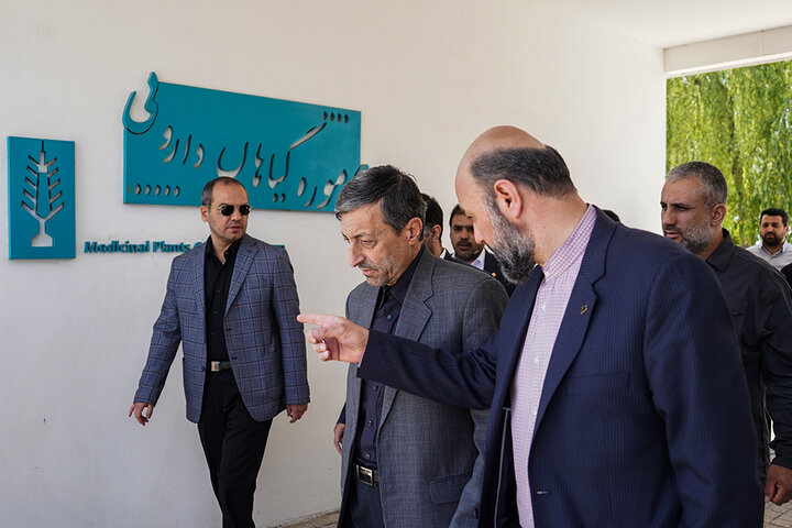 بازدید فتاح از شهرک دارویی برکت